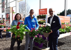 Saskia Bakker, Arthur Kramer and Sjaak Sijm of Florist Holland. Saskia is holding the new Patio Gerbera Pinnacles with palm size flowers, Arthur holding the Garvinea Classic Femmy and Sjaak holding the Garvinea Sweet Frosting, with white flowers and a black heart.